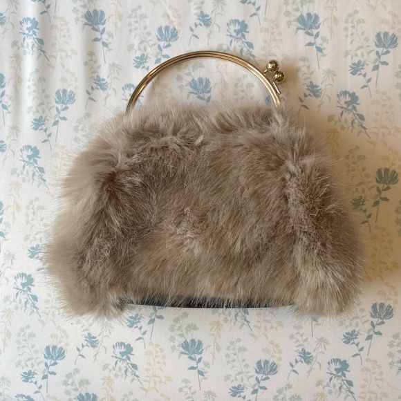 Chic Faux Fur Purse with Ball Clasp Fastening - Picture 2 of 8